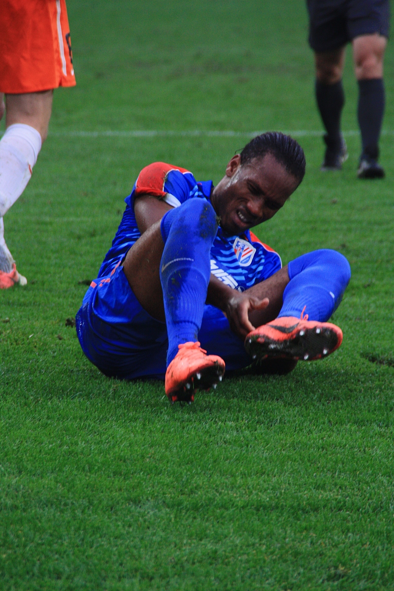 问鼎国际-包含姆巴佩在曼联比赛中战术调整，败北引发热议！的词条